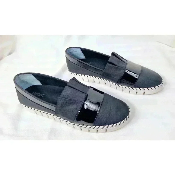 J. Renee Hivani Slip‎ On Sneakers Black White Size 11M - Picture 3 of 8